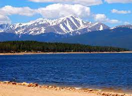 Mountains next to a lake on a clear, sunny day.